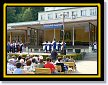 P1010347 * Na uvítanou nám záhráli a zatancovali